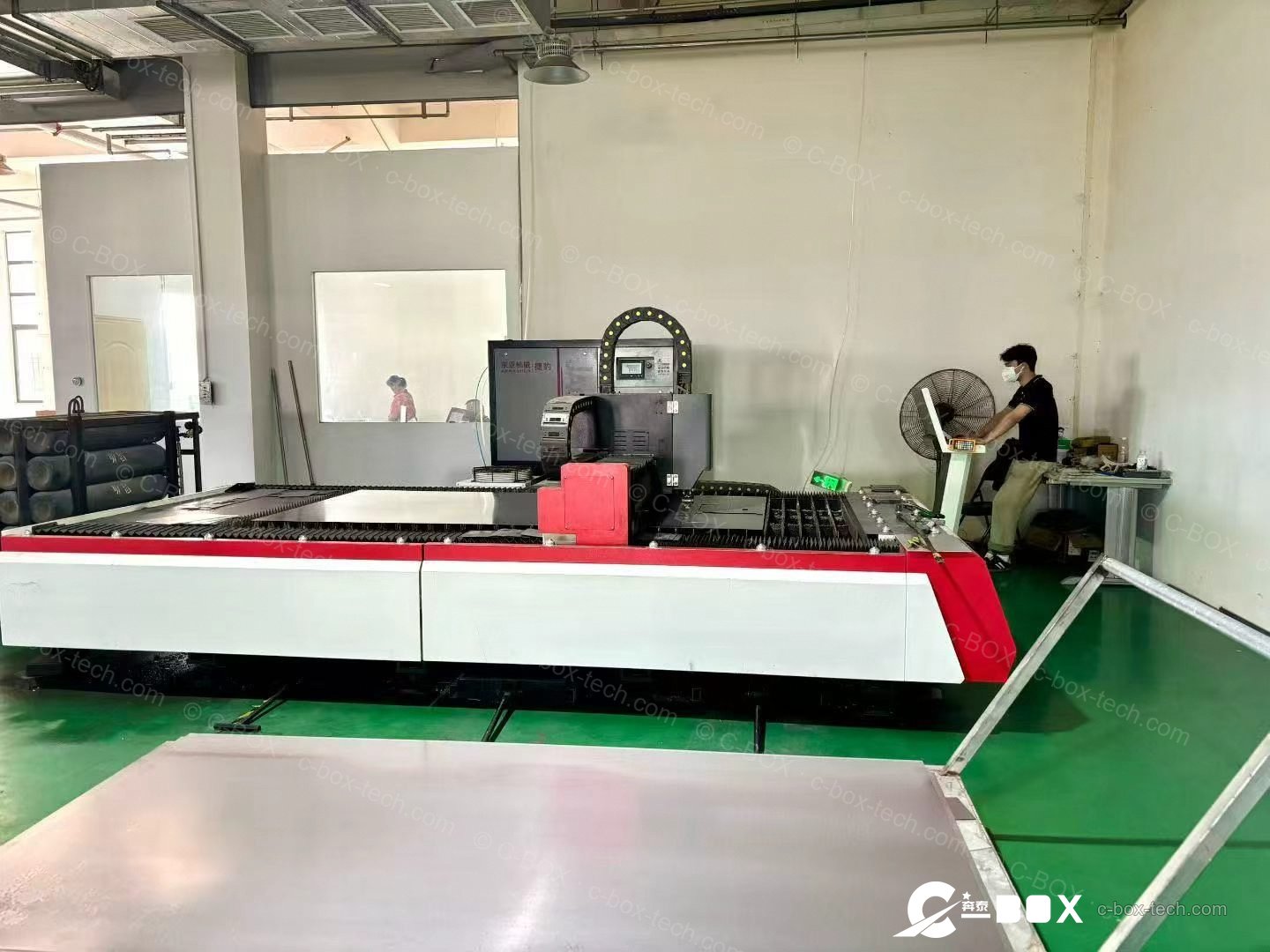 Laser cutting cell