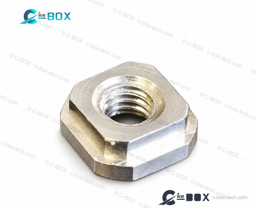 Square nut M4 — macro detail, C-BOX 24560-140